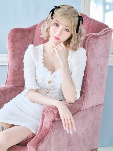 袖ありウエストカットアウトフリルガーリースタイルタイトミニドレスのイメージ画像3