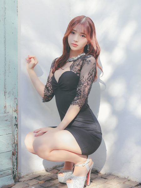 袖ありスカラップレースネックビジューバストカットアウトタイトミニドレスのイメージ画像4