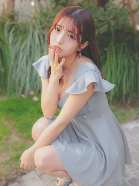 ノースリーブフリル袖ハートカットギャザーサイドベルト切り替えワンカラーフレアミニドレスのイメージ画像2