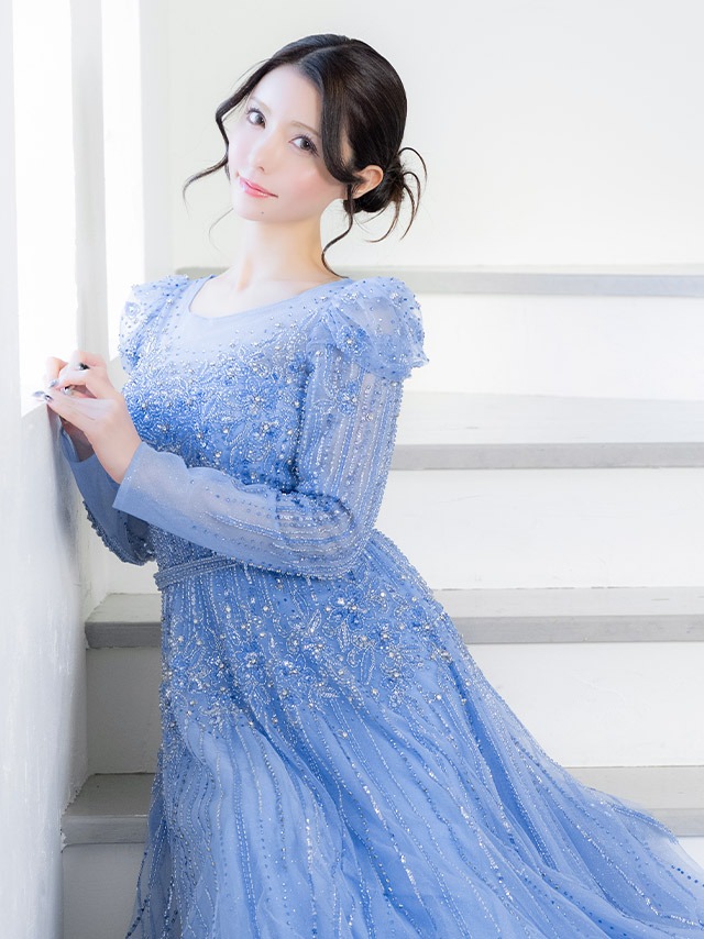 LAブランド直輸入 オフショルダーフラワービーズ刺繍ティアード段チュールバースデーAラインロングドレスのイメージ画像3