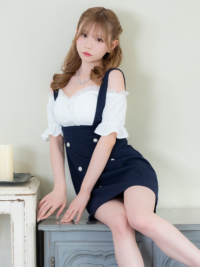 肩あきシフォンパフスリーブ切り替えツイードダブルボタンサロペット風フレアミニドレスのイメージ画像3