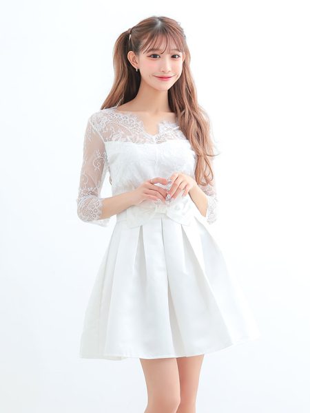 脚長効果抜群のハイウエスト切替フレアドレス。お尻周りをカバーしてスタイル良く見せる1着